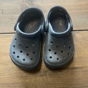 Crocs dark blue navy
Good used condition 
Toddler size 6